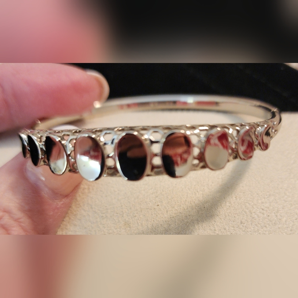 Elegant Silver Hinged Bracelet Marked KP 57 Quiet Luxury 6" Wrist - Picture 2 of 8